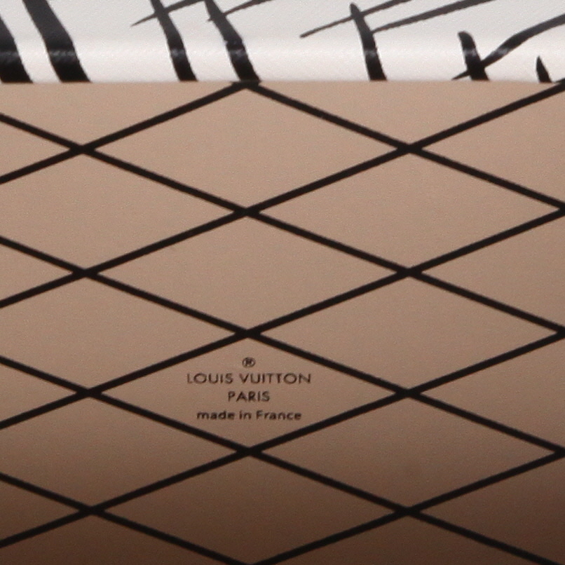 Bolso bandolera Louis Vuitton  Petite Malle en lona bicolor blanca y negra y lona Monogram negra - Detail D2