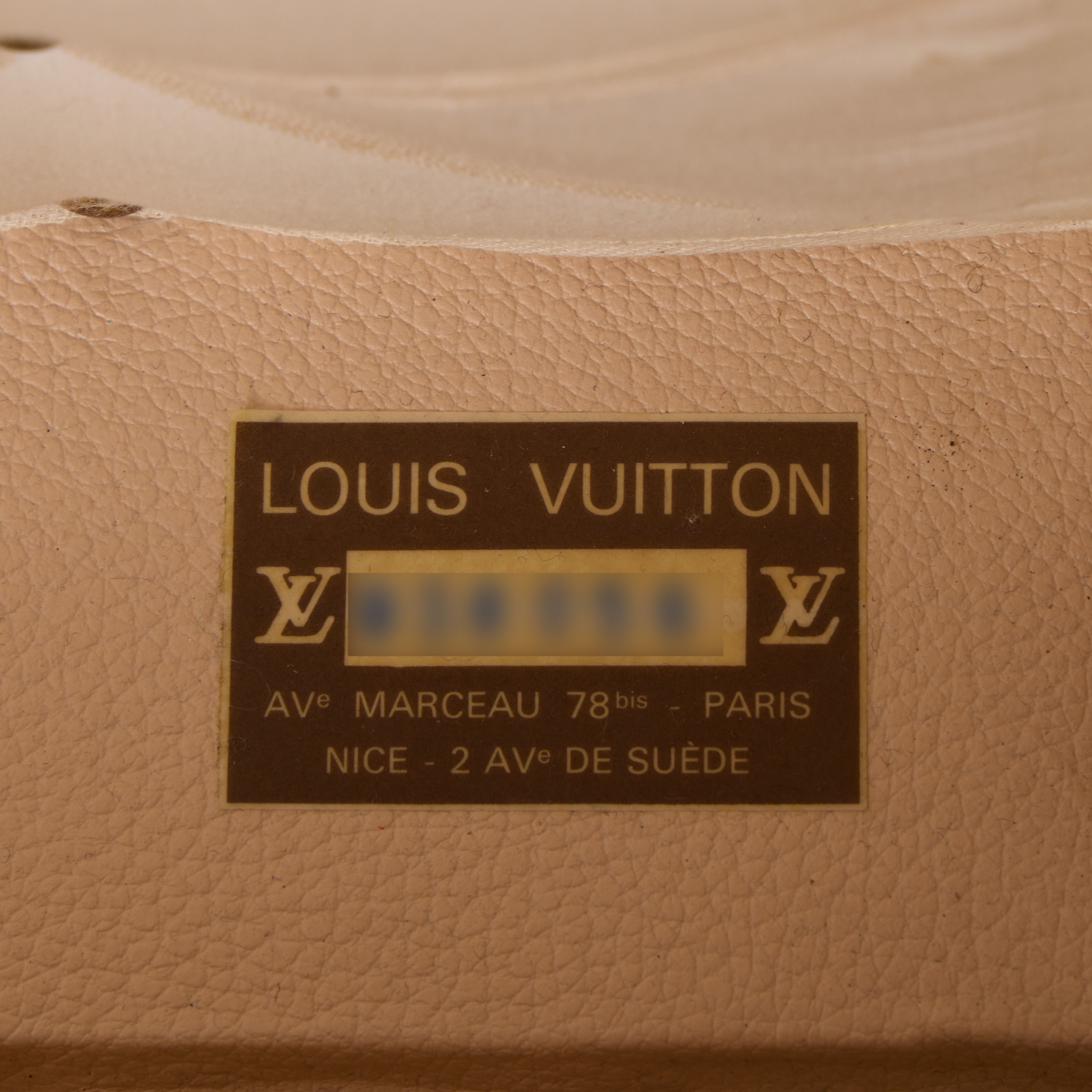 Baul Louis Vuitton  Malle en lona Monogram y fibra vulcanizada marrón - Detail D2
