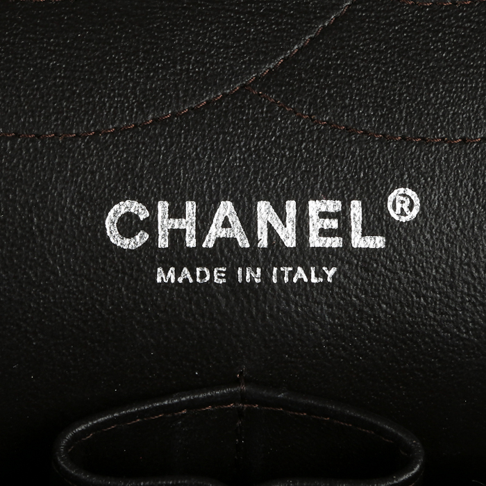 Sac à main Chanel 2.55 Maxi en cuir matelassé marron-foncé - Detail D3