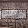 Shopping bag Chanel Choco bar in pelle martellata marrone Cacao - Detail D3 thumbnail
