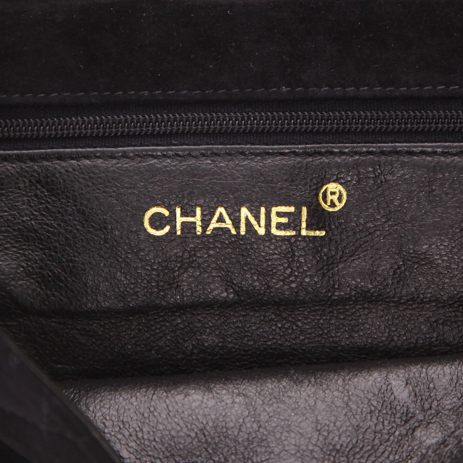 Borsa a tracolla Chanel Vintage in camoscio nero con decoro di borchie - Detail D2