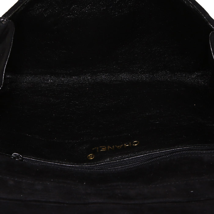 Chanel Vintage shoulder bag in black suede - Detail D2