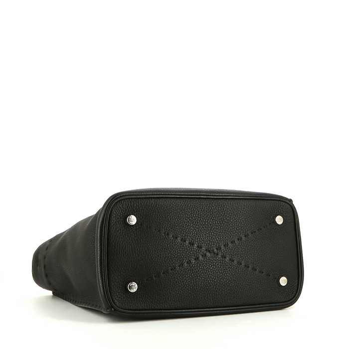 Fendi Anna handbag in black grained leather - Detail D5