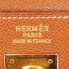 Bolso de mano Hermès  Kelly 35 cm en cuero Courchevel color oro - Detail D4 thumbnail
