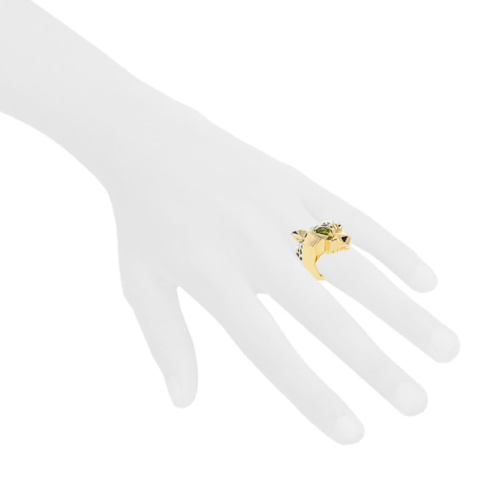 Bague Cartier Panthère en or jaune,  laque noire et péridots - Detail D1