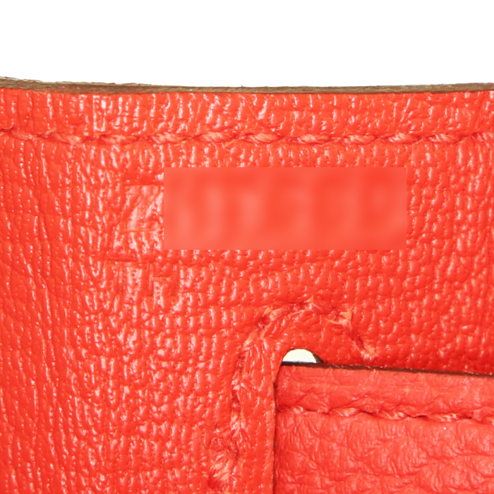 Bolso de mano Hermès Kelly 28 cm en cuero togo naranja Capucine - Detail D5