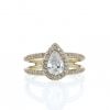 Sortija Vintage en oro nobile y diamantes marrones y diamante de talla pera en total 0.90 quilate - 360 thumbnail