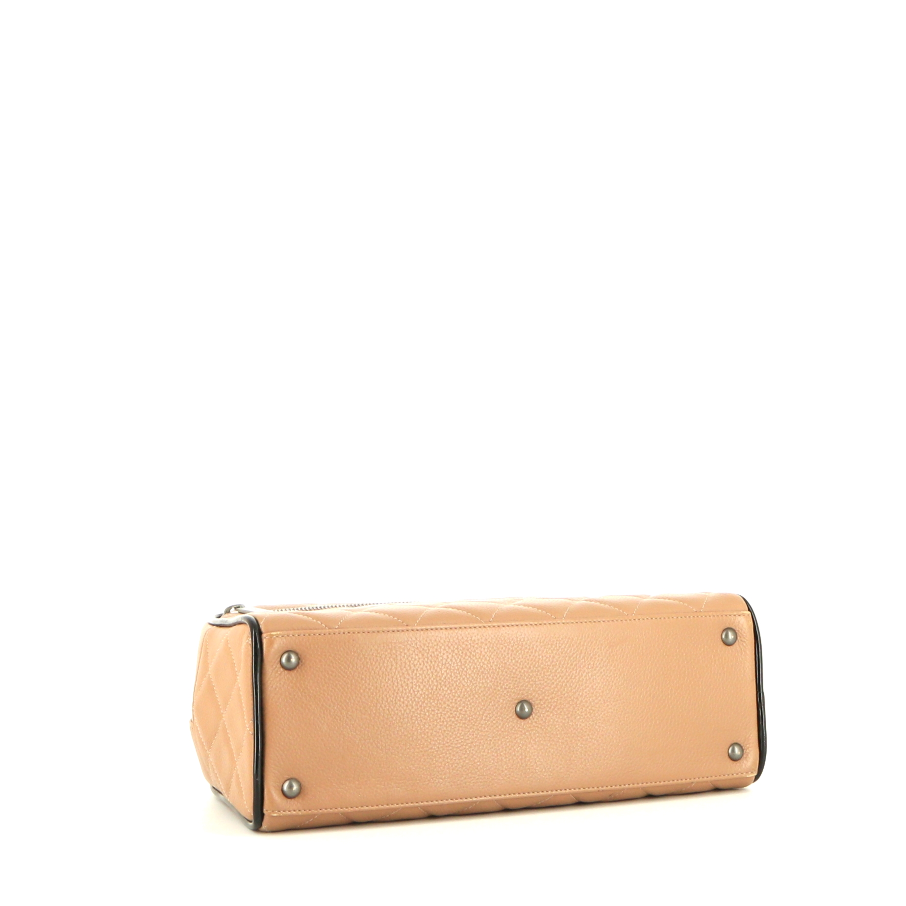 Sac à main Chanel Bowling en cuir grainé matelassé beige-rosé et cuir verni noir - Detail D4