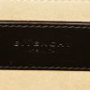 Bolsito de mano Givenchy en cuero acolchado negro - Detail D3 thumbnail