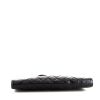 Bolsito de mano Givenchy en cuero acolchado negro - Detail D5 thumbnail