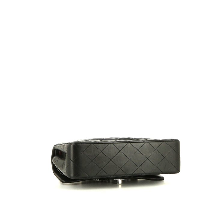 Chanel Timeless Classic handbag in black smooth leather - Detail D5