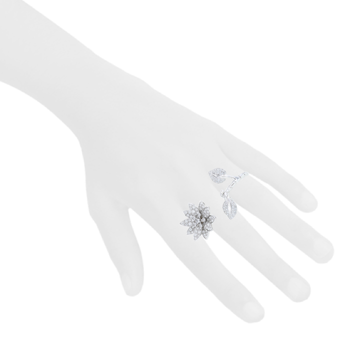 Articulated Van Cleef & Arpels Lotus ring in white gold and diamonds - Detail D2