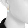 Paire de boucles d'oreilles en or jaune et perles - Detail D1 thumbnail