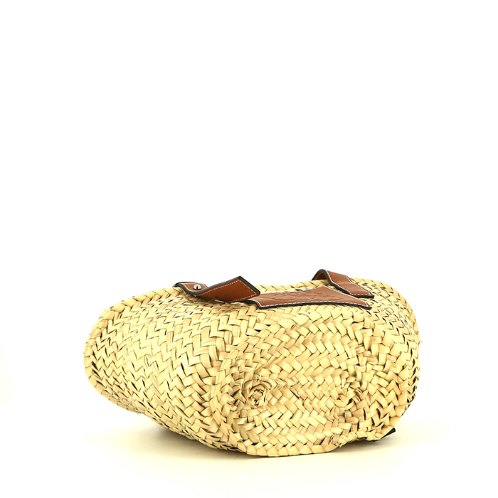 Sac cabas Loewe Basket bag petit modèle en raffia beige et cuir gold - Detail D4