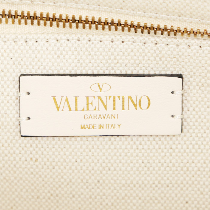 Valentino Garavani Roman Stud shoulder bag in beige canvas - Detail D4