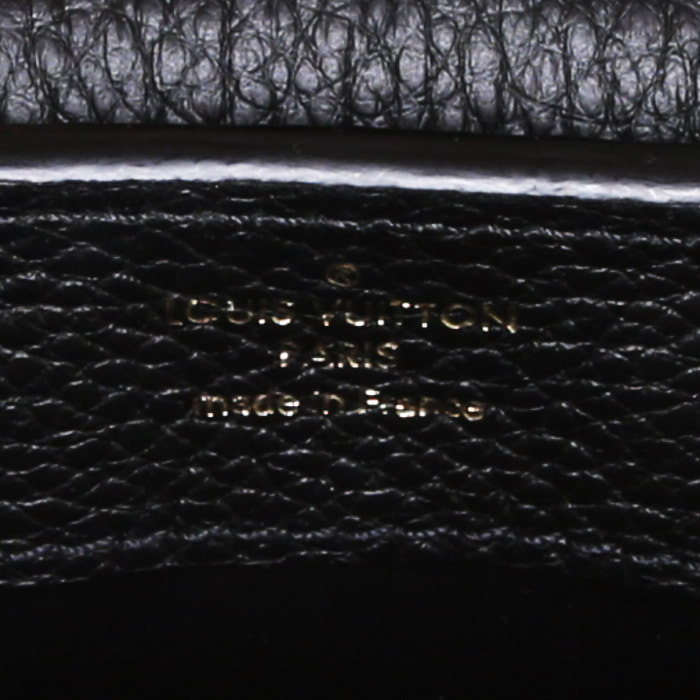 Sac bandoulière Louis Vuitton Capucines mini en cuir taurillon clémence noir - Detail D3