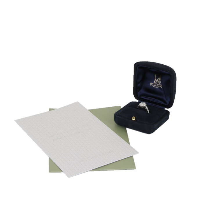 Bague Van Cleef & Arpels Icone en platine et diamants - Detail D2