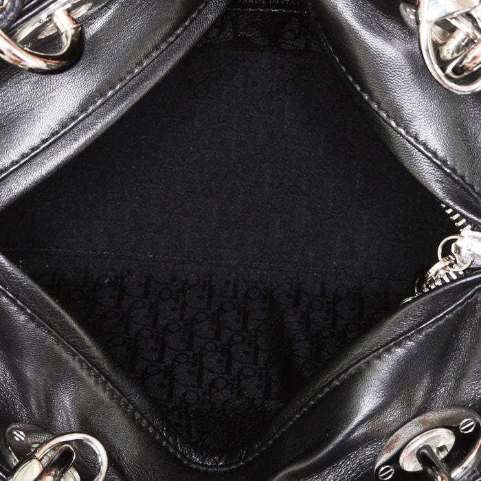 Sac à main Dior  Lady Dior moyen modèle  en cuir cannage noir - Detail D3