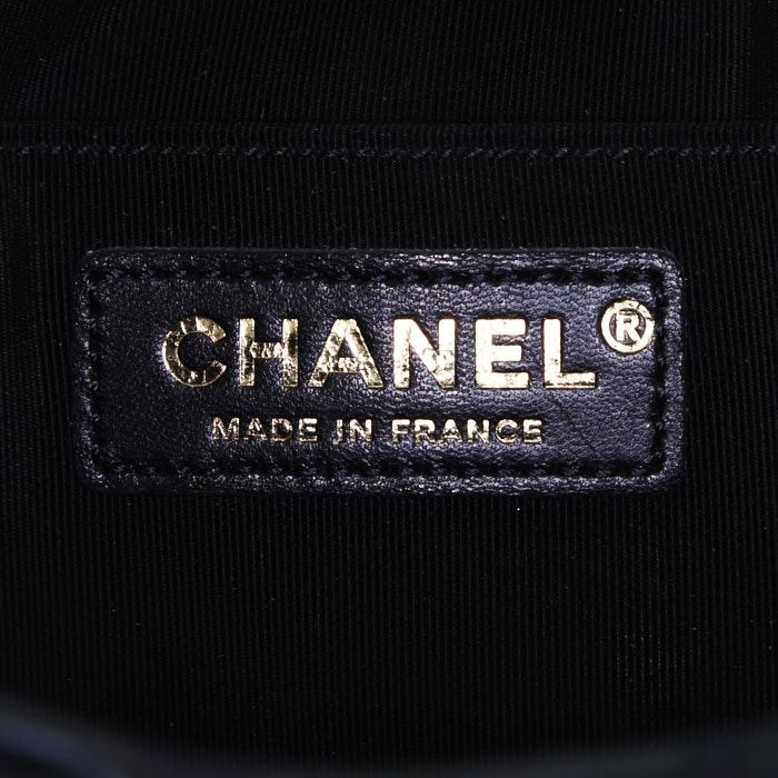 Bolso de mano Chanel   en cuero acolchado negro - Detail D4