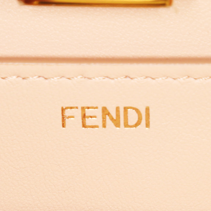 Sac à main Fendi  Peekaboo ISeeU moyen modèle  en cuir vert - Detail D4