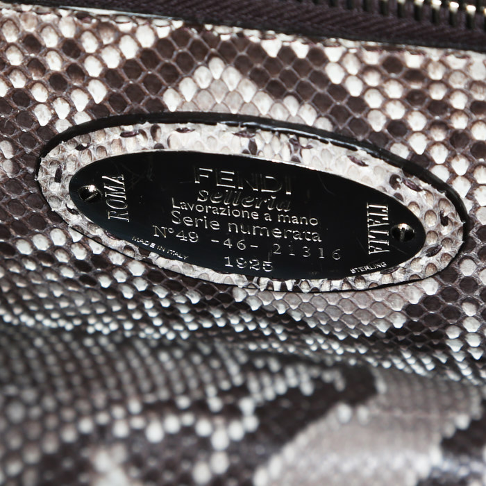 Fendi  Peekaboo medium model  handbag  in dark blue grained leather  and natural python - Detail D4