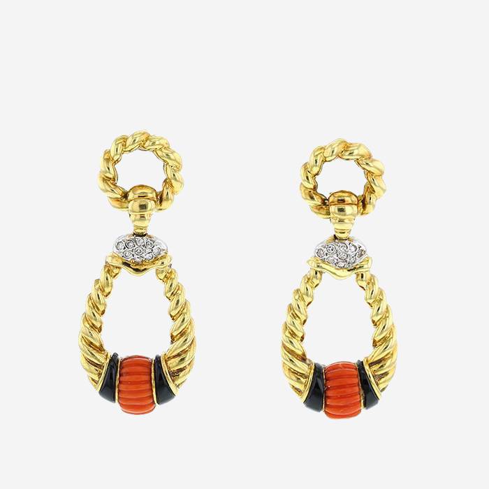 Vintage 1970's pendants earrings in yellow gold,  coral and onyx