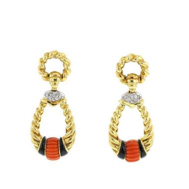 Pendientes colgantes época años 70 Vintage en oro amarillo,  coral y ónix