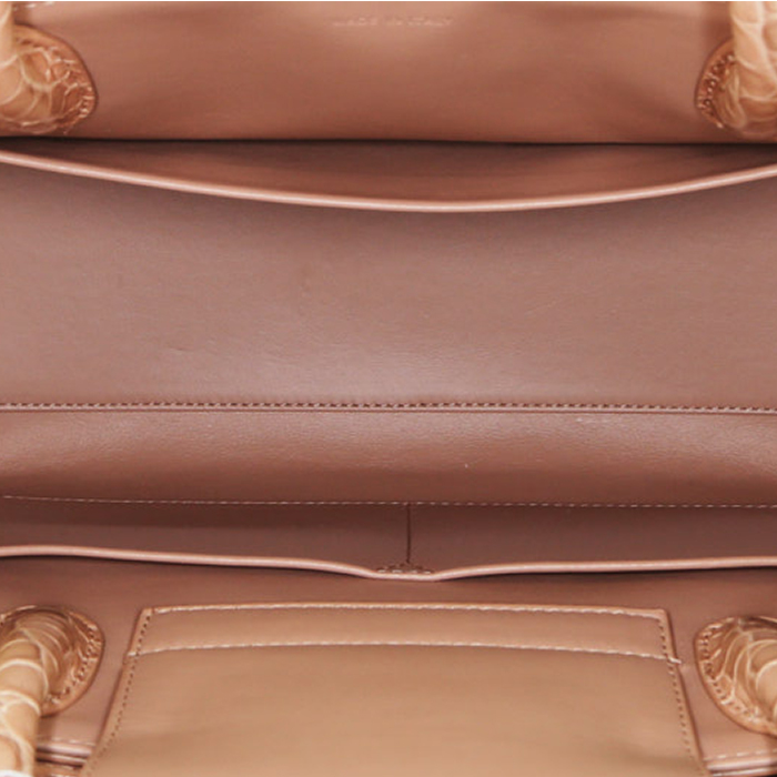 Bolso de mano Dior  Diorever en aligátor rosa - Detail D3