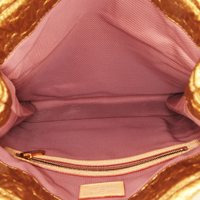 Louis Vuitton Edition Limitée Limelight handbag/clutch in gold quilted iridescent leather - Detail D2