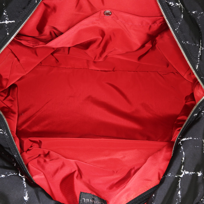 Borsa da viaggio Chanel in tela con stampa nera e bianca - Detail D2