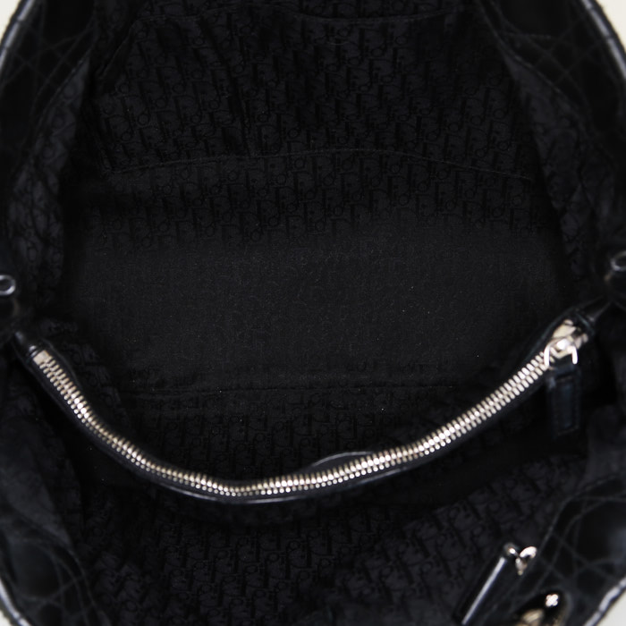 Dior Cannage shopping bag in black quilted leather - Detail D2