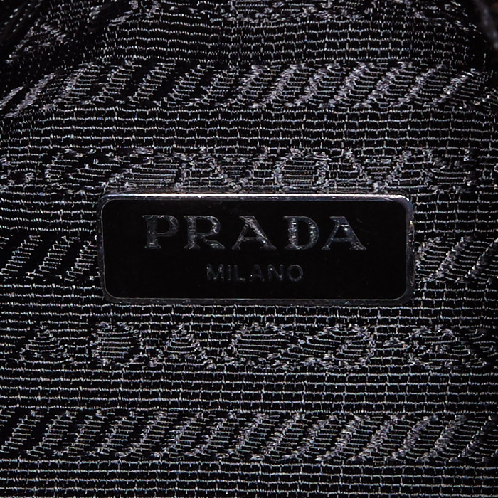 Prada Re-nylon handbag in black canvas - Detail D3
