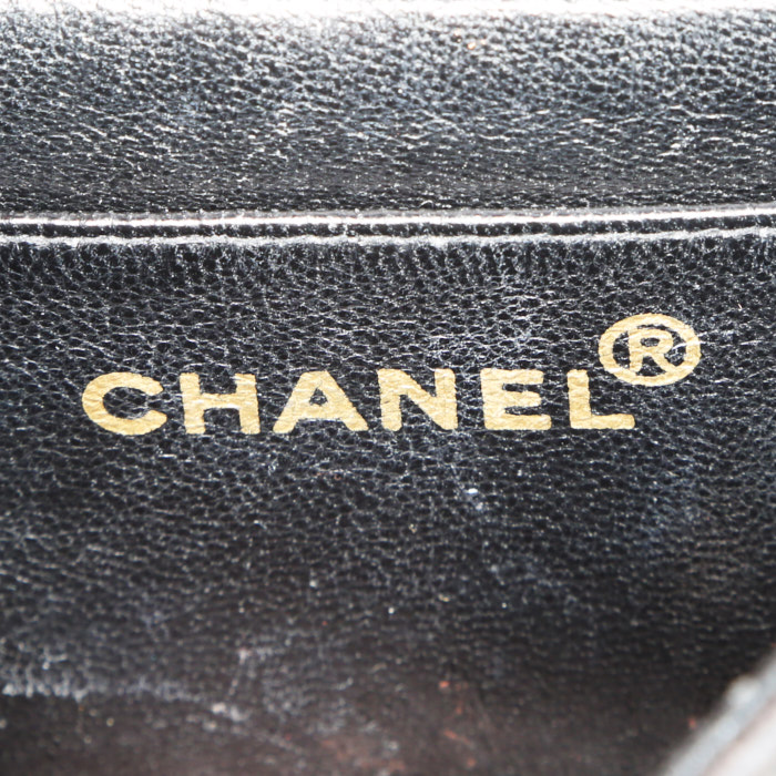 Sac à main Chanel Mini Timeless en cuir matelassé noir - Detail D3