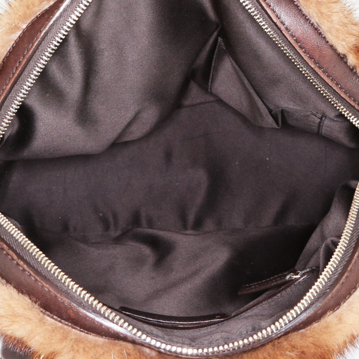 Yves Saint Laurent Muse handbag in fawn and brown Café furr and leather - Detail D2
