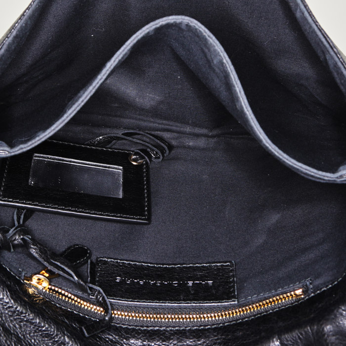 Bolsito de mano Balenciaga Classic City en cuero negro - Detail D2