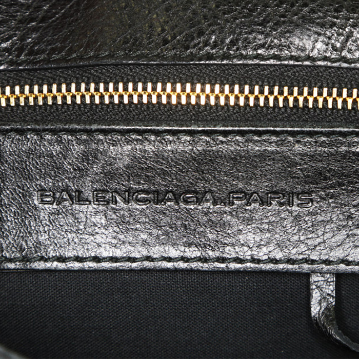 Bolsito de mano Balenciaga Classic City en cuero negro - Detail D3