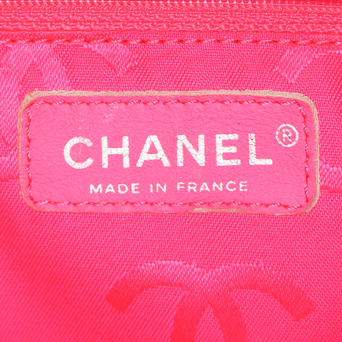 Sac à main Chanel Cambon en cuir matelassé blanc et noir - Detail D3