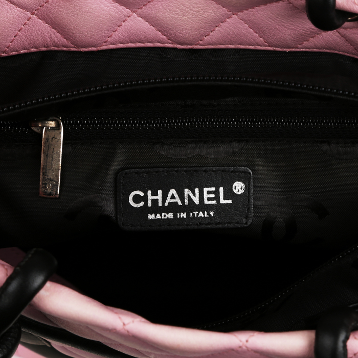 Chanel Cambon shopping bag in pink and black quilted leather - Detail D3