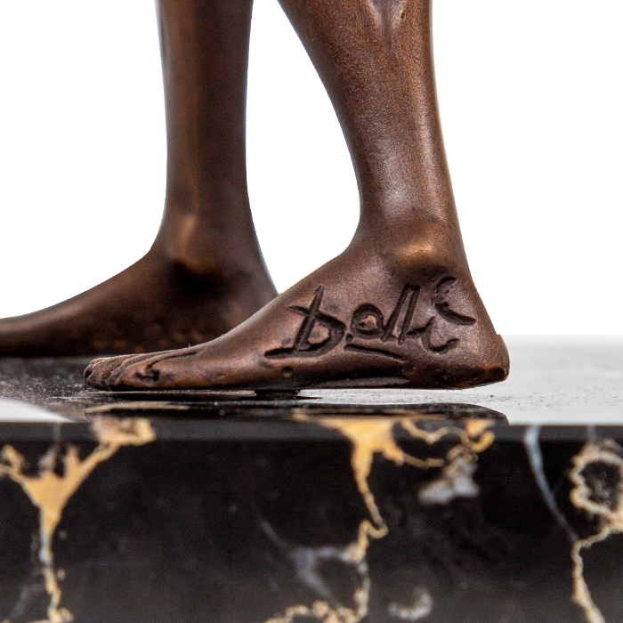 Salvador Dalí, "Hommage à Newton", sculpture in brown patinated bronze and black marble, signed and numbered, designed in 1980, cast in the 2000's - Detail D3