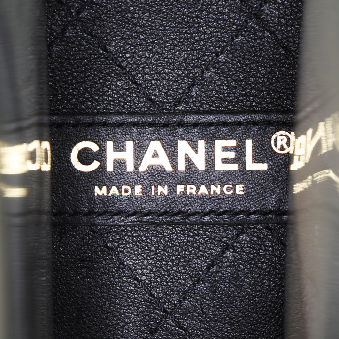 Chanel Timeless handbag in transparent vinyl and black leather - Detail D4