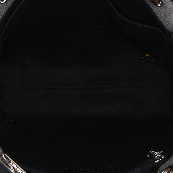 Shopping bag Chanel  Deauville in tela grigia e pelle nera - Detail D2