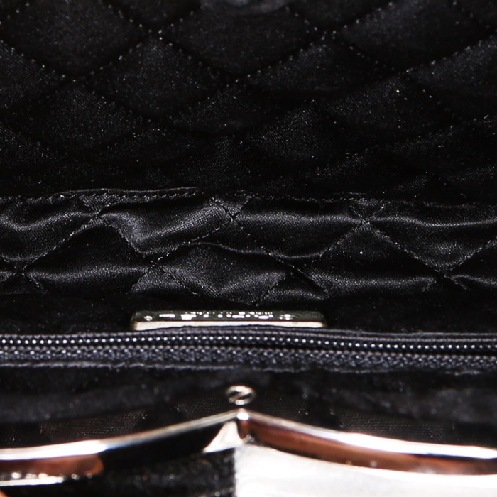 Pochette Chanel  Editions Limitées in pelle verniciata nera e pelle argentata - Detail D2