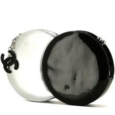 Bolsito de mano Chanel  Editions Limitées en charol negro y cuero plateado