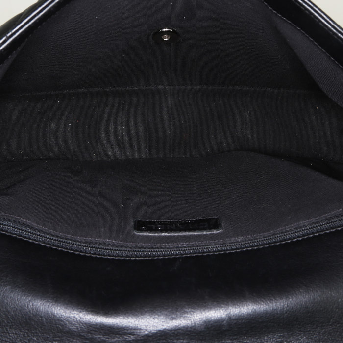 Chanel Timeless jumbo shoulder bag in black, red and pink quilted leather - Detail D3