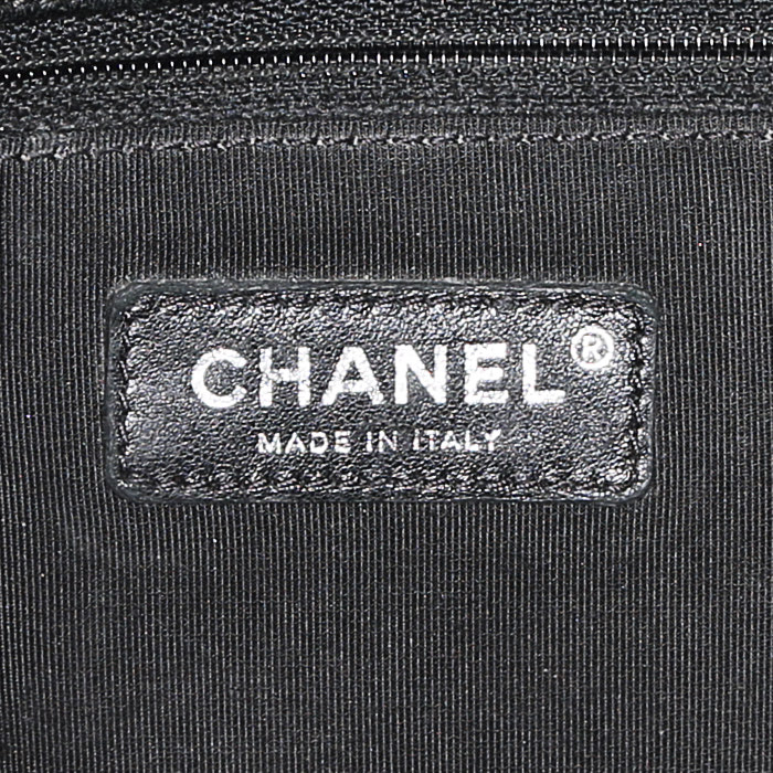Borsa a tracolla Chanel Timeless jumbo in pelle trapuntata nera rossa e rosa - Detail D4