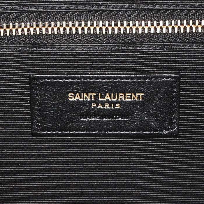 Sac bandoulière Saint Laurent Enveloppe en cuir matelassé chevrons blanc-cassé - Detail D4