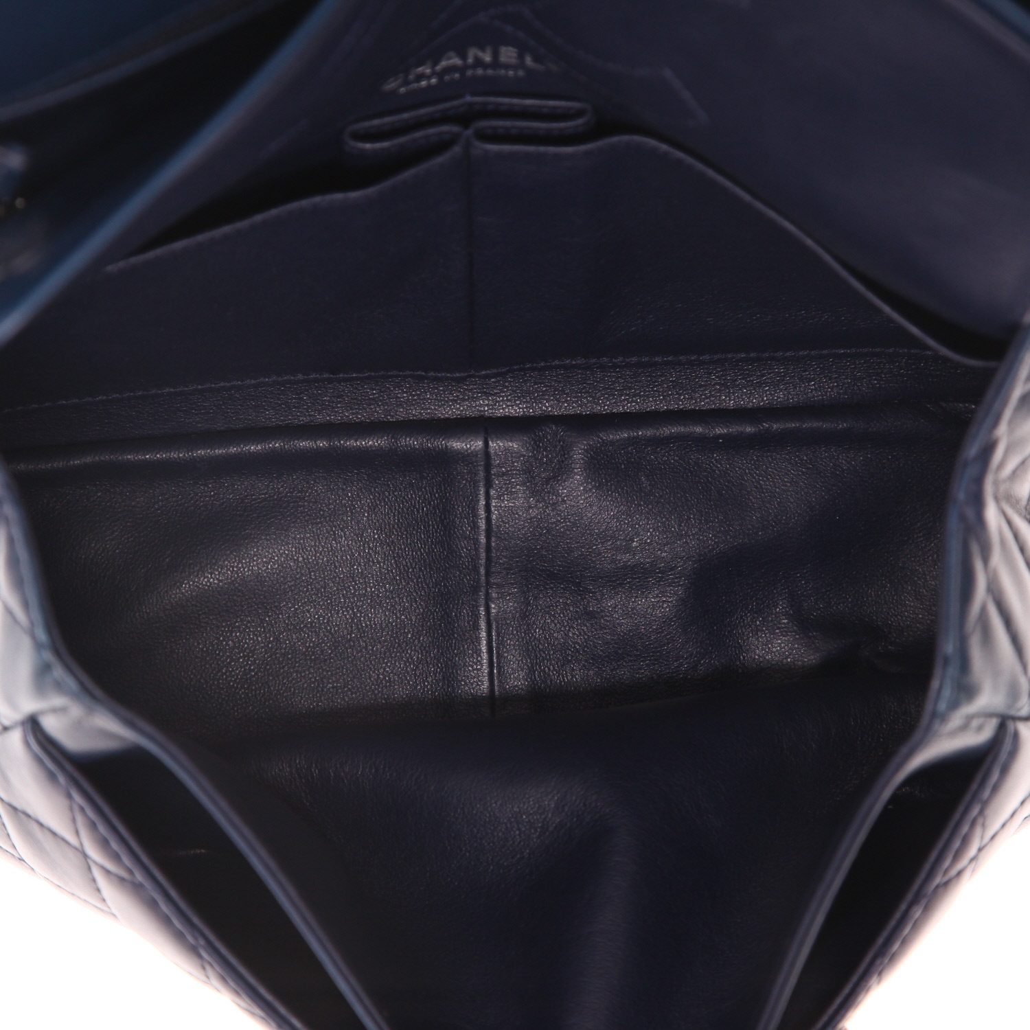 Chanel  Chanel 2.55 handbag  in navy blue quilted leather - Detail D3