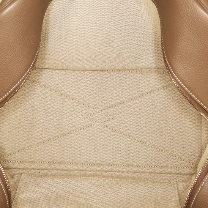 Hermes Victoria travel bag in etoupe togo leather - Detail D2