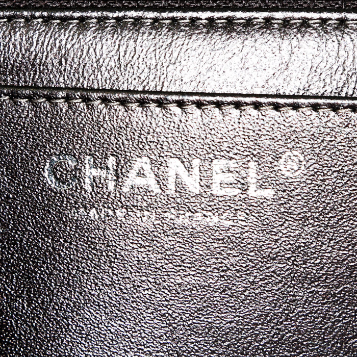 Chanel Timeless Jumbo handbag in dark grey quilted leather - Detail D4