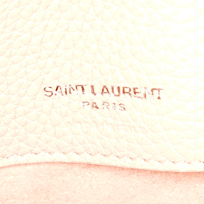 Sac à main Saint Laurent Sac de jour Nano en cuir grainé rose - Detail D4